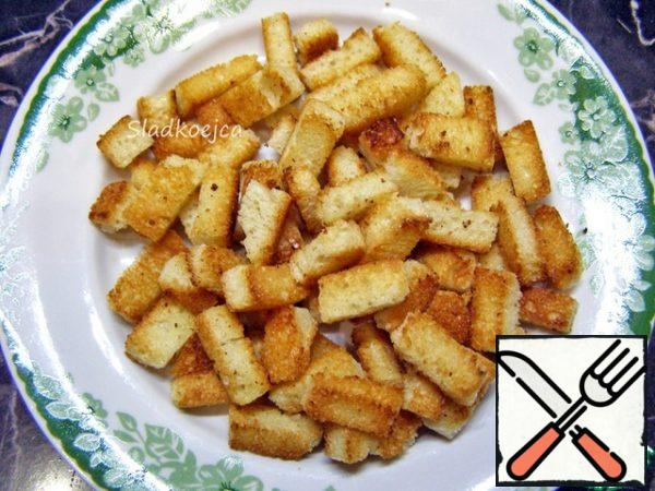 Pour into a preheated dry frying pan and, stirring, fry until golden brown. Cool down. These are the crackers you get.