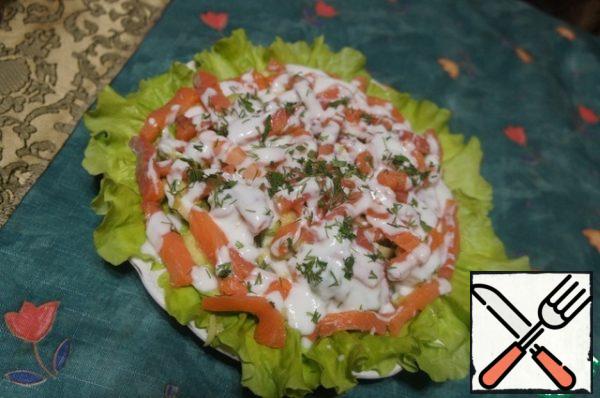 Place the apple straws on top. Arrange the salmon slices nicely on the apples.