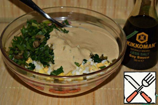 Mix eggs, chopped celery, chopped herbs and capers. Season the salad with a mixture of yogurt, soy sauce and curry.