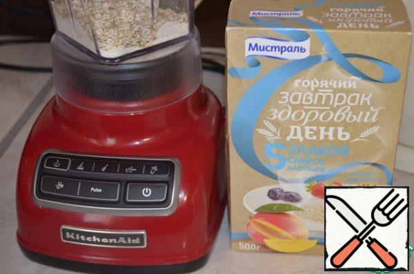 Put the oat flakes in a blender and grind a little.