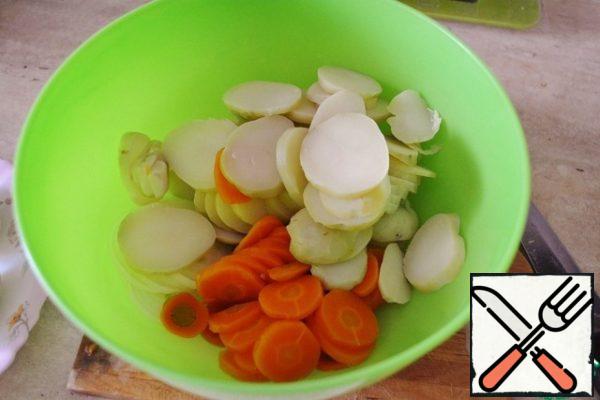 Our boiled vegetables, an onion and a half of a cucumber are prepared for serving - cut into circles if possible.