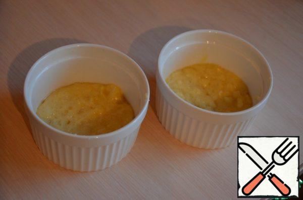 Add the whipped protein, mix, bake at a temperature of 180-200C for 15-20 minutes.