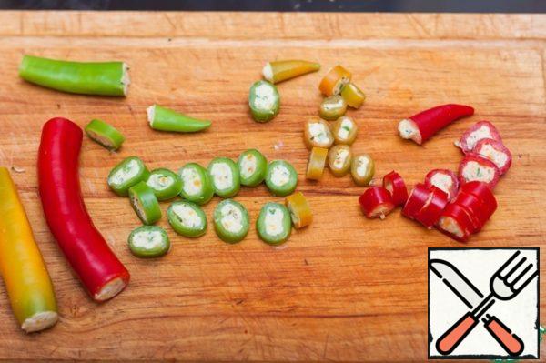 Cut the peppers into rings and put them on a platter. You can string it on skewers, but it's tedious, I only had enough for 3 pieces).