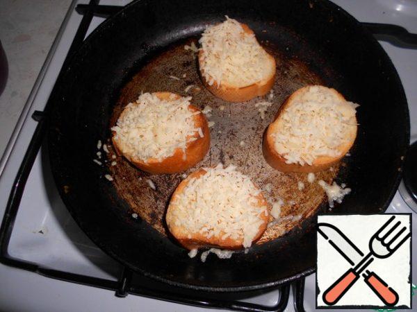 Sprinkle with grated cheese on top. Put in the oven for 3 minutes at a temperature of 180 degrees.
