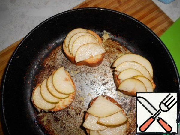 Place the pear slices on top of the cheese.