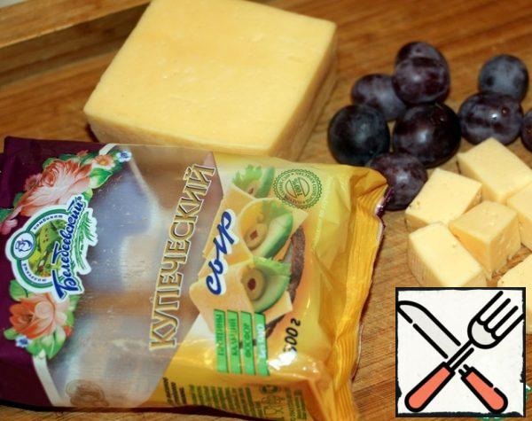 Cut the cheese into cubes the size of grapes.