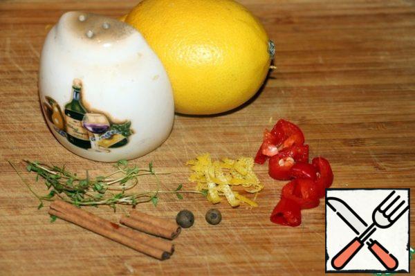 Cut the hot pepper into slices, remove the zest of half a lemon.