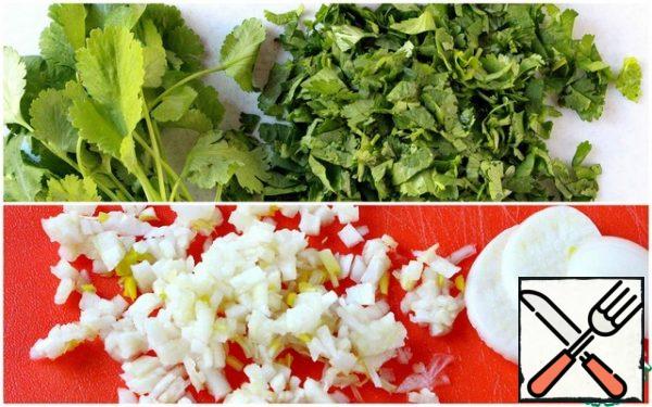 Cut the coriander.
Finely chop the garlic.