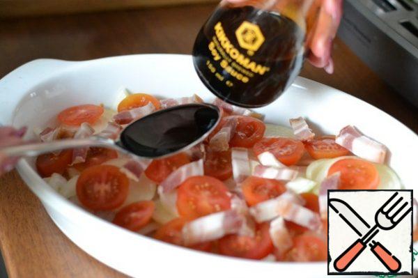 Pour over the soy sauce.
Cover with foil.
Bake in a preheated oven at 180g for 20 minutes.
Remove the foil and bake for another 10 minutes.
What a fragrance!