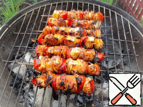 Grease the skewers with Teriyaki soy sauce and fry for 1-2 minutes on all sides.