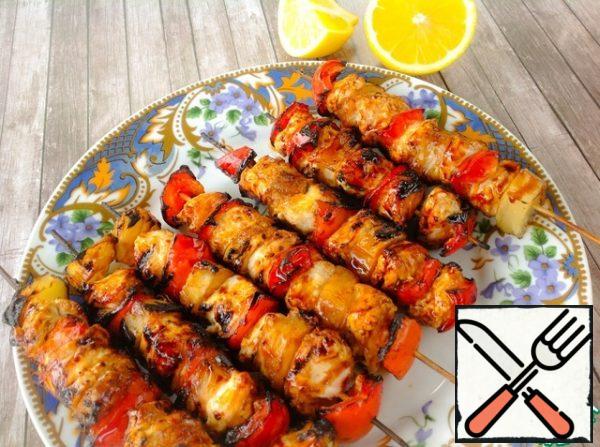 Submit immediately. If desired, pour the skewers with freshly squeezed lemon juice.
