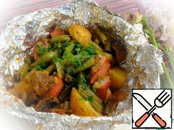 Serve the finished potatoes immediately, sprinkled with finely chopped herbs.