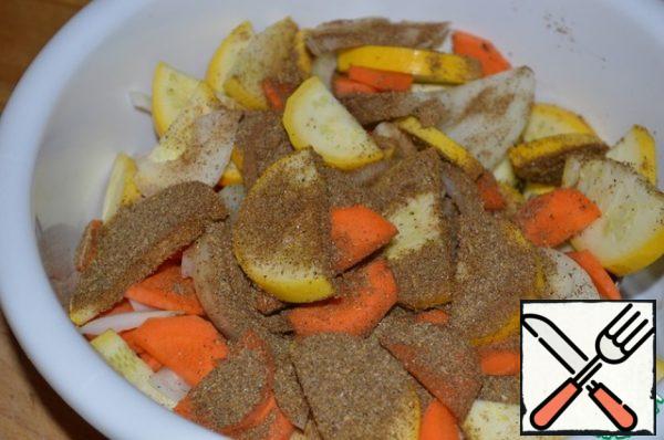 Put the chopped vegetables in a deep bowl, sprinkle with Korean carrot seasoning and mix.