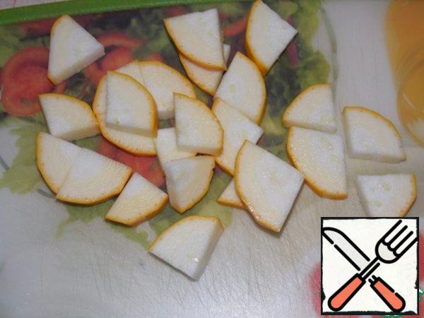 Zucchini (I took yellow) cut into medium slices.