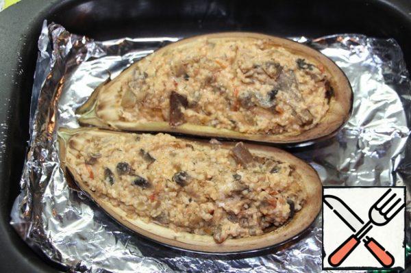 Stuff the boats. Bake for 20-30 minutes at 180 degrees.