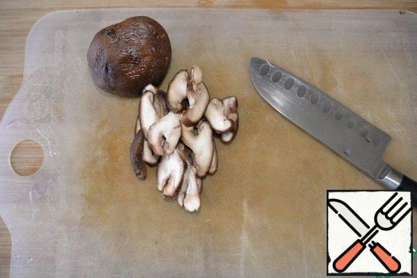 Just make a reservation, I did less than the specified amount in the ingredients.
Mushrooms are thoroughly washed, dried, cut into thin plates.