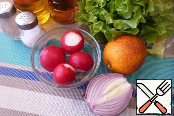 Prepare the ingredients. Wash the vegetables and herbs.