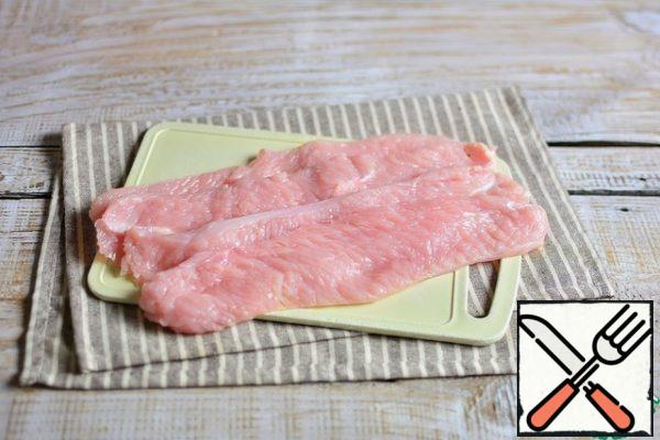 We cut the steaks thinner, beat them off with a hammer, forming strips.
