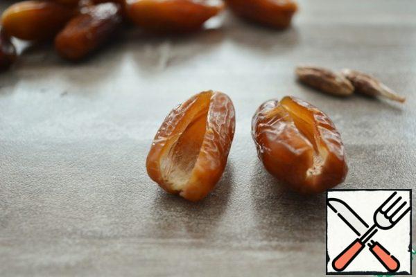 Take soft dates. Wash them well and dry them. Use a knife to cut lengthwise and remove the bone.