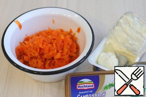 To grated carrots add 3 tablespoons (with a small pea) cream cheese.