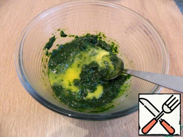 Mix the yolks with the spinach.