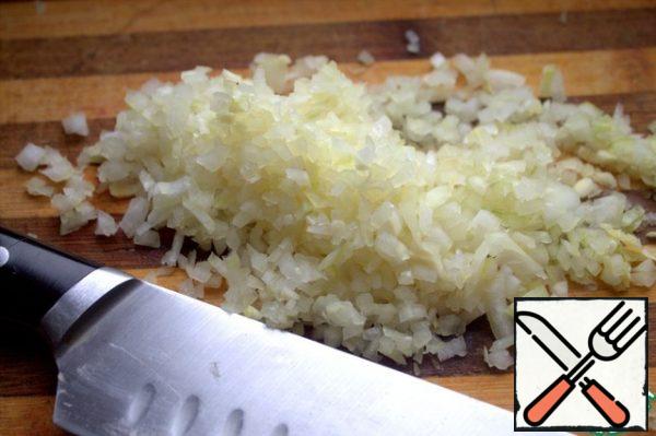 Chop the onion. You can use green.