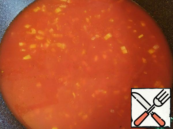 Pour in the broth and bring to a boil.