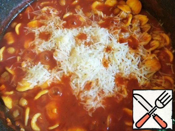 When the pasta is ready, add the cheese and mix.