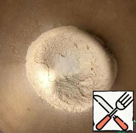 Sift the flour into a bowl, then add a pinch of salt and 0.5 tsp baking soda. Mix well.
