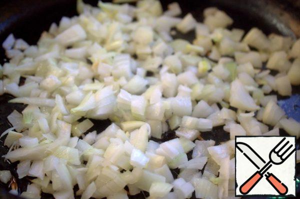 Chop the onion and fry lightly until translucent.