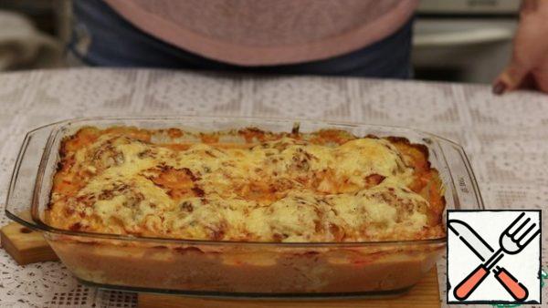 The dish is ready. I usually serve it with a light vegetable salad or with just sliced vegetables.
Bon appetit.
