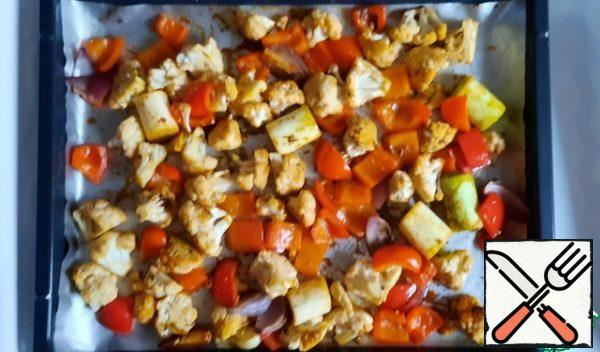 Mix all the seasonings, add to the vegetables, mix well. I did it right away on a foil-lined baking sheet.
Bake in the oven for 25-30 minutes, you can mix once.