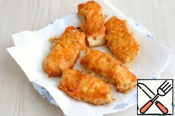 Place the fried cod fillet on a paper towel for extra oil.
