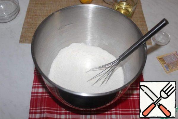 In a bowl, sift the flour. Add sugar, salt, baking powder. Mix with a whisk.