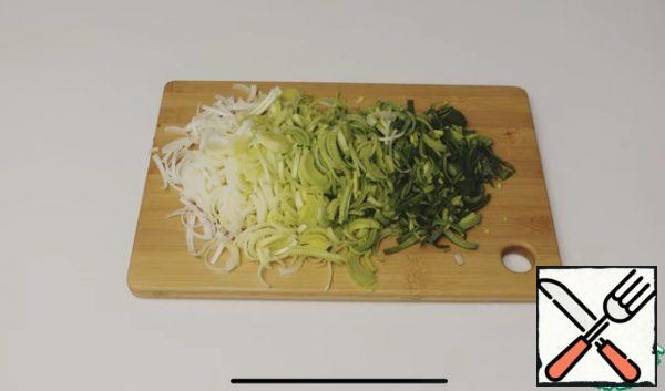 Cut the leek in half, cut into half rings not too thin and small.