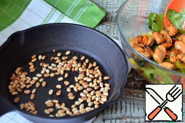 Fry the nuts in a dry pan and cool.