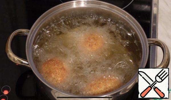 In a well-heated oil, fry until golden brown.