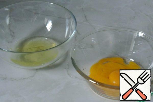 Divide the eggs into whites and yolks.