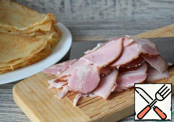 Slice the ham thinly.