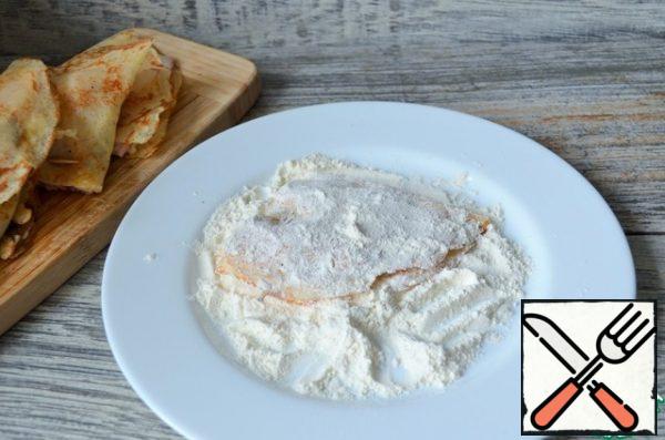 Mix flour and starch. Pan the blanks in the mixture.