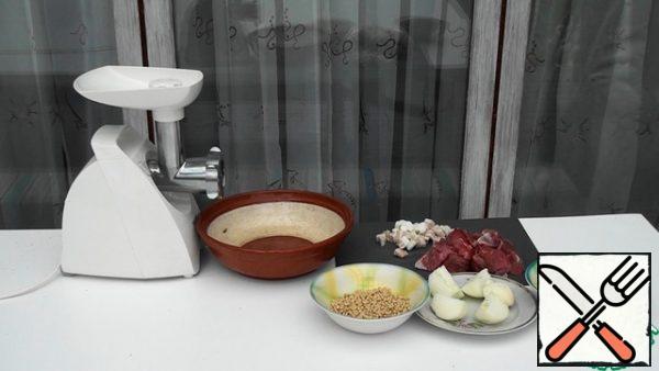 Soak dried apricots in water for 5 minutes and drain. Pass meat, fat, onions, nuts and dried apricots through a meat grinder. Add salt and pepper.