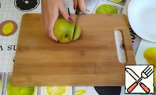 Cut off the side of the pear, leave it for decoration.