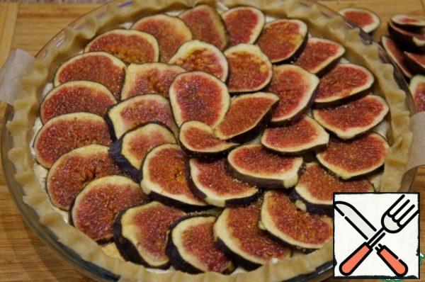 Place the figs on top and sprinkle with brown sugar.