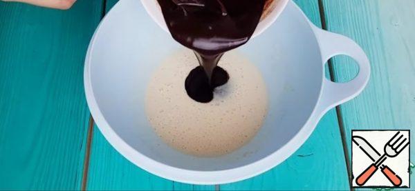 Then add the chocolate mixture to the egg mass and mix well.