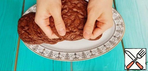 Here are such beautiful, crunchy and mega chocolate cookies turned out!
Bon Appetit!