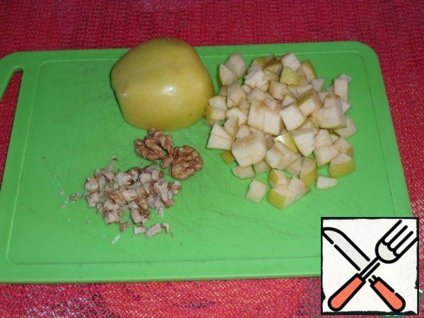 Cut the apple into a cube. Nuts chop with a knife.
