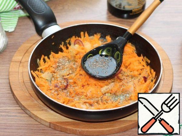 And put the carrots in a frying pan. Add the soy sauce and simmer the vegetables until tender.