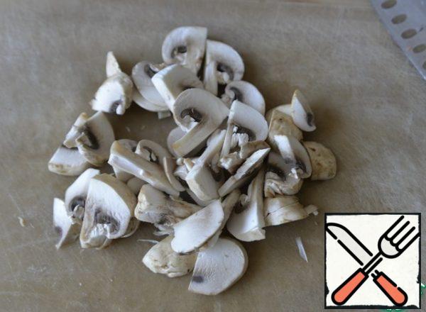 Mushrooms are washed, dried, cut into segments.