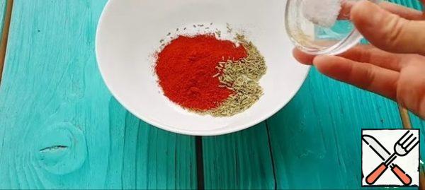 We make a mixture of spices, I took dried rosemary, black pepper, paprika and salt, mix everything