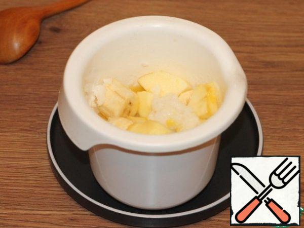 Put the fruit in the bowl of a blender, add the orange juice, mix and grind with a blender until smooth.